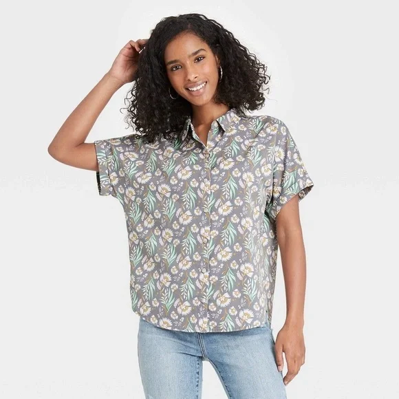 Universal thread floral printed short sleeve button up. - Picture 2 of 5